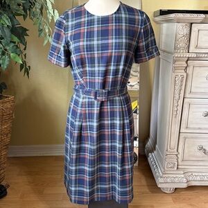 Cremieux short sleeve belted plaid dress crew neck size 6 (see measurements)